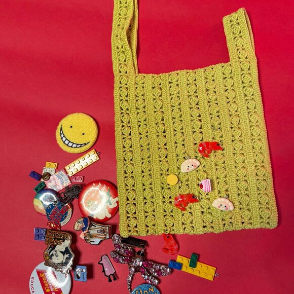 Handmade & Upcycled Mini Knit Tote + Vintage Pins Set - Picture 4 of 12